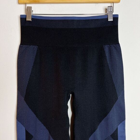 Pink Victoria's Secret Womens Cool & Comfy Leggings Sz L Multi Knit Black & Blue - Picture 3 of 10